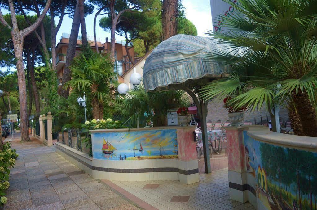 Hotel Arlecchino Milano Marittima Exterior foto